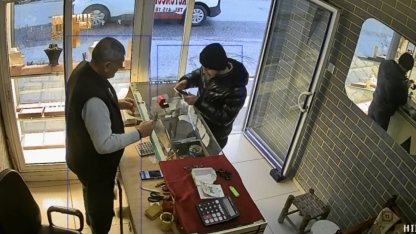 Mardin’de kuyumcuya müşteri gibi girip yüzük çalan hırsız tutuklandı