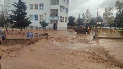 Mardin’de sağanak nedeniyle okulda mahsur kalan 75 öğrenci tahliye edildi