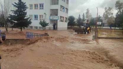Mardin’de sağanak nedeniyle okulda mahsur kalan 75 öğrenci tahliye edildi