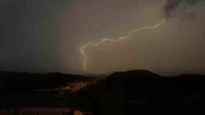 Mardin’de şimşek ve yıldırım görsel şölen oluşturdu