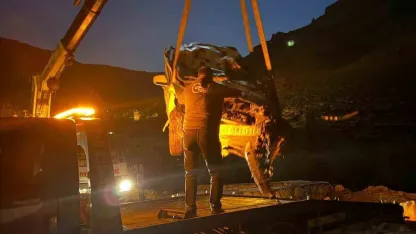 Mardin’de uçuruma devrilen hafif ticari aracın sürücüsü yaralandı