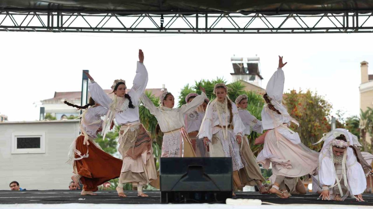 Marmaris’te 23 Nisan havası devam ediyor