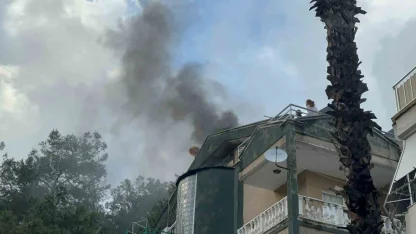 Marmaris’te çatı katı yangını: Mahsur kalan bir kişi kurtarıldı