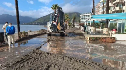 Marmaris’te sağanak ve fırtına etkili oldu