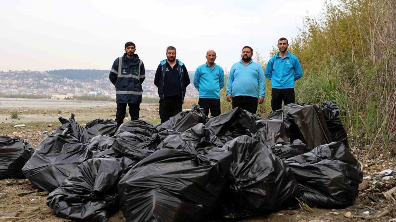 Mavi Takım’dan sahilde temizlik: 50 torba atık toplandı