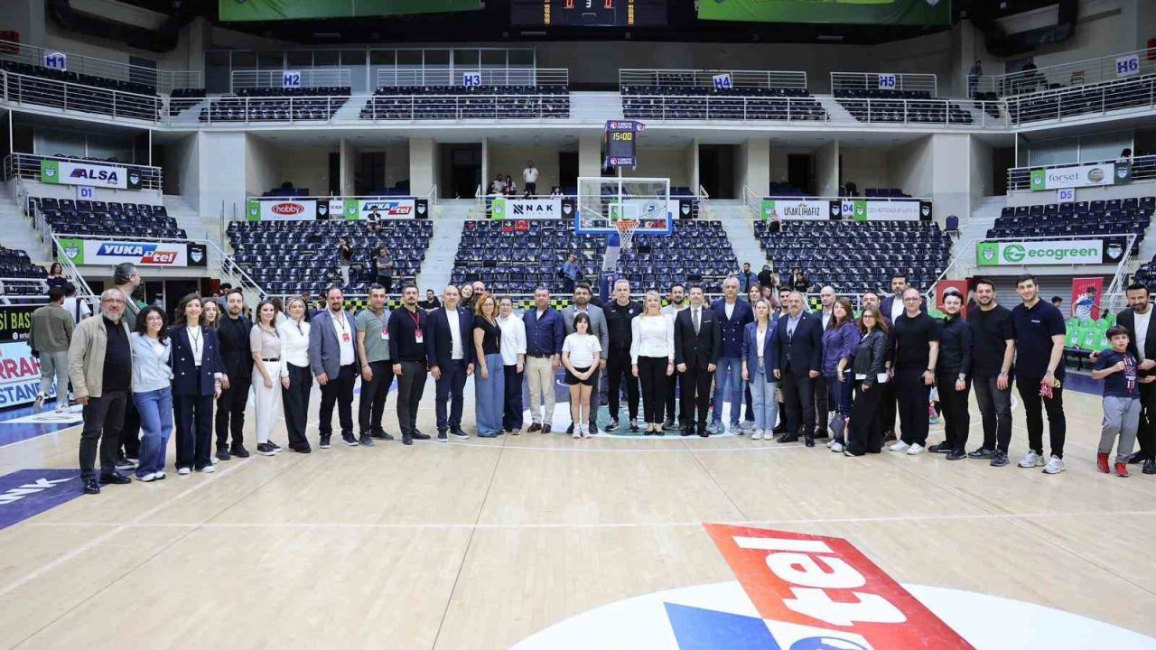 Merkezefendi Basketbol Takımı eğitime destek amacıyla parkeye çıktı