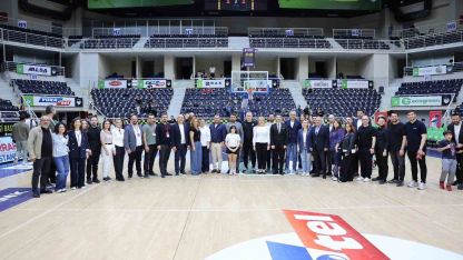 Merkezefendi Basketbol Takımı eğitime destek amacıyla parkeye çıktı