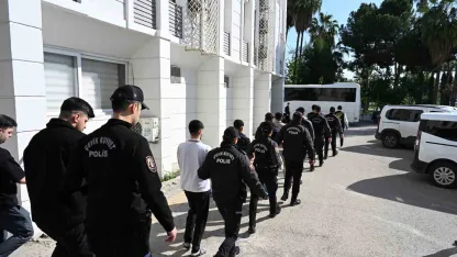 Mersin’de dolandırıcılık şebekesi çökertildi: 100 milyonluk para trafiği ortaya çıktı