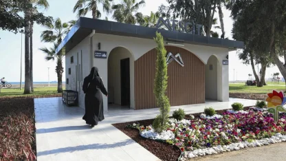 Mersin’de sahil bandına modern mescit