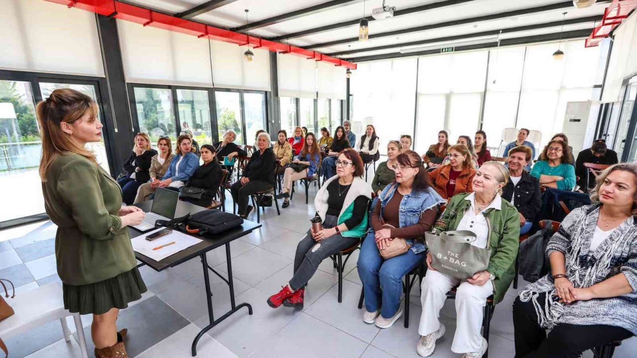 Mersin’de sosyal yaşama katkı sağlayan kurslar yoğun ilgi görüyor