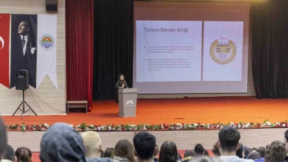 Mersin’de üniversite adaylarına meslek tanıtım semineri