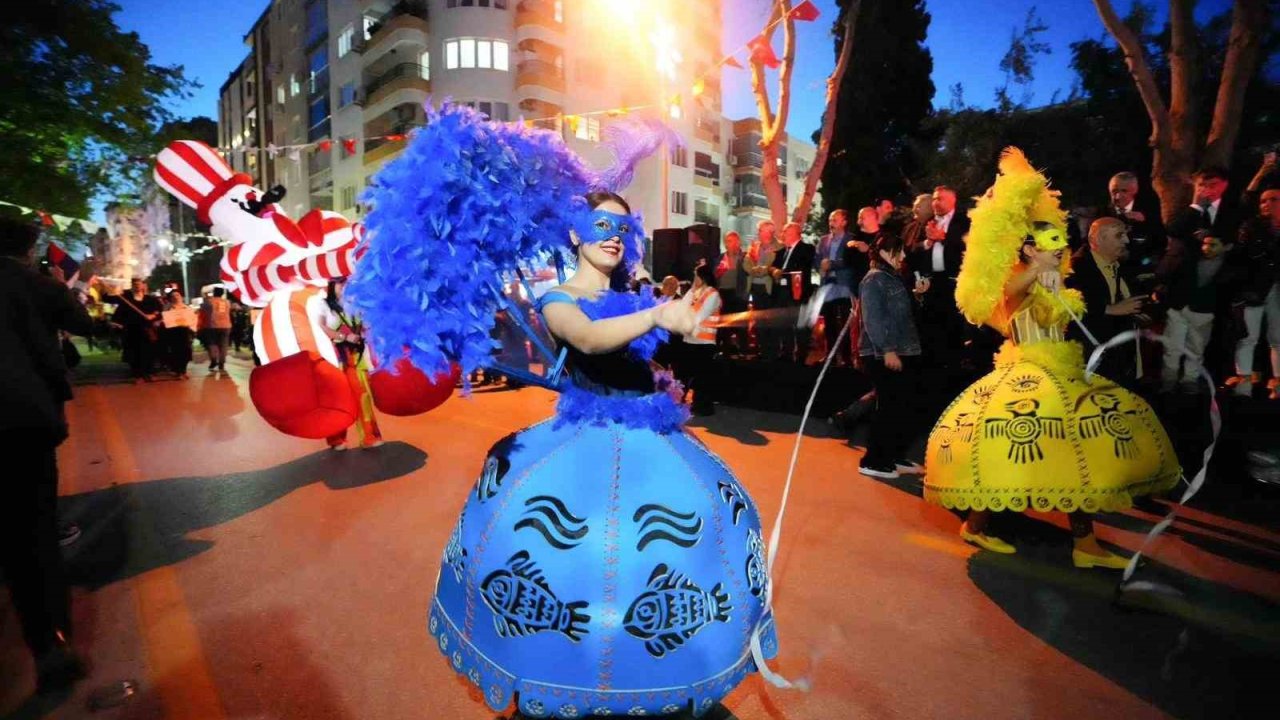 Mesir coşkusu sokaklara taştı