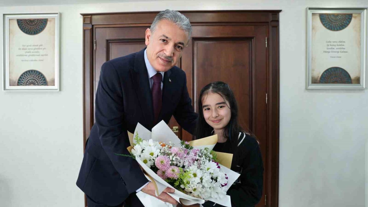 Minik Ela Naz, valilik koltuğuna oturdu