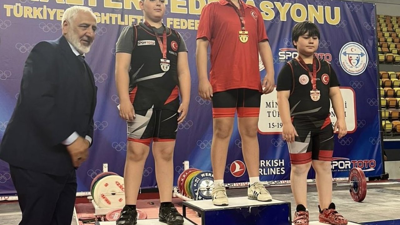 Minik halterci Taha Toprak, Türkiye 2’ncisi oldu