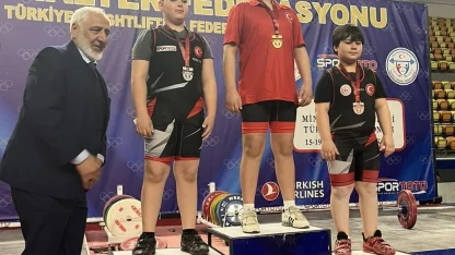 Minik halterci Taha Toprak, Türkiye 2’ncisi oldu