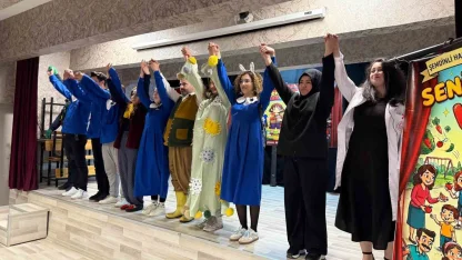 Minik kalplere tiyatro dokunuşu: "Seni Yaramaz Virüs" oyunu büyük ilgi gördü