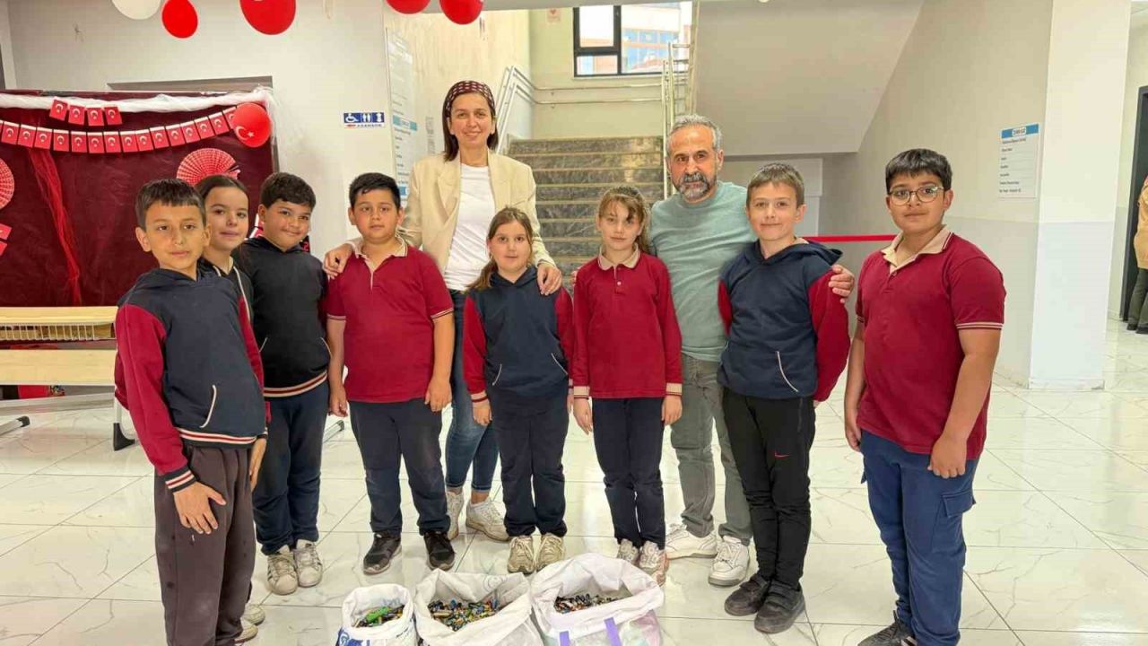 Minik öğrencilerden anlamlı proje: kapı kapı dolaşıp atık pil topladılar