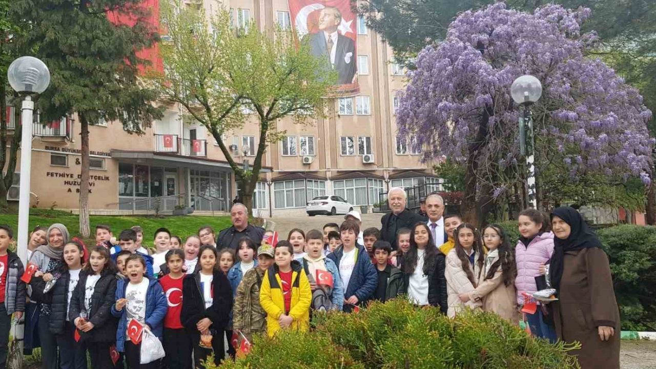 Miniklerden yürek ısıtan 23 Nisan kutlaması