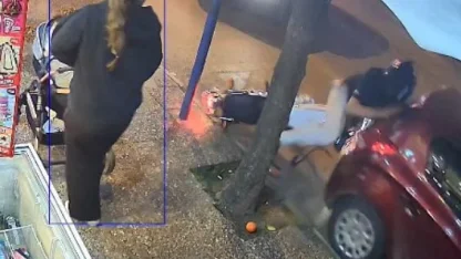 Motosiklet sürücüsünün ölümden döndüğü kaza kamerada