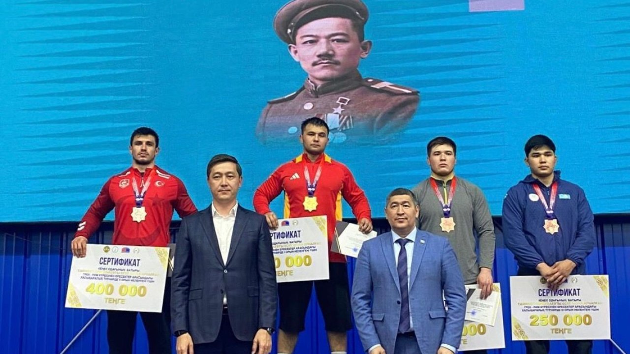 Muhittin Emre Helvacı’dan gümüş madalya