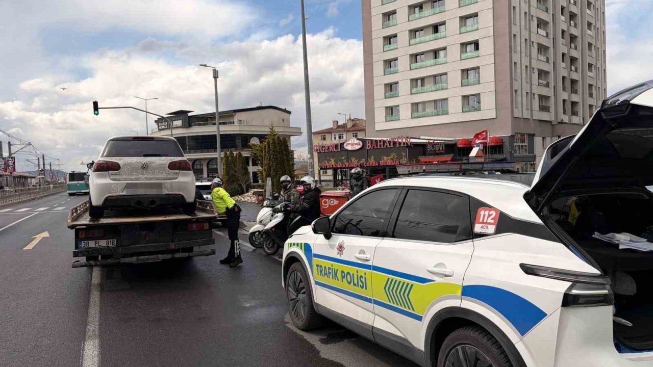 Mürekkep balığı egzozlu araç sürücüsüne ceza