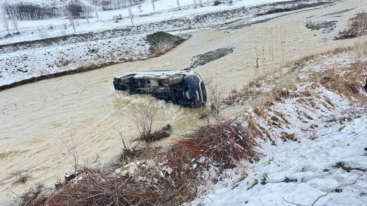 Muş’ta minibüs dereye uçtu: 8 yaralı