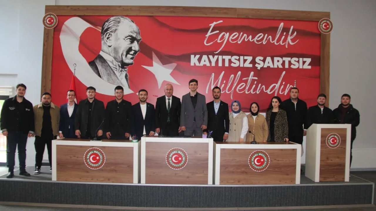 Necdet Karaveli, AK Parti İl Gençlik Kolları yönetimini ağırladı