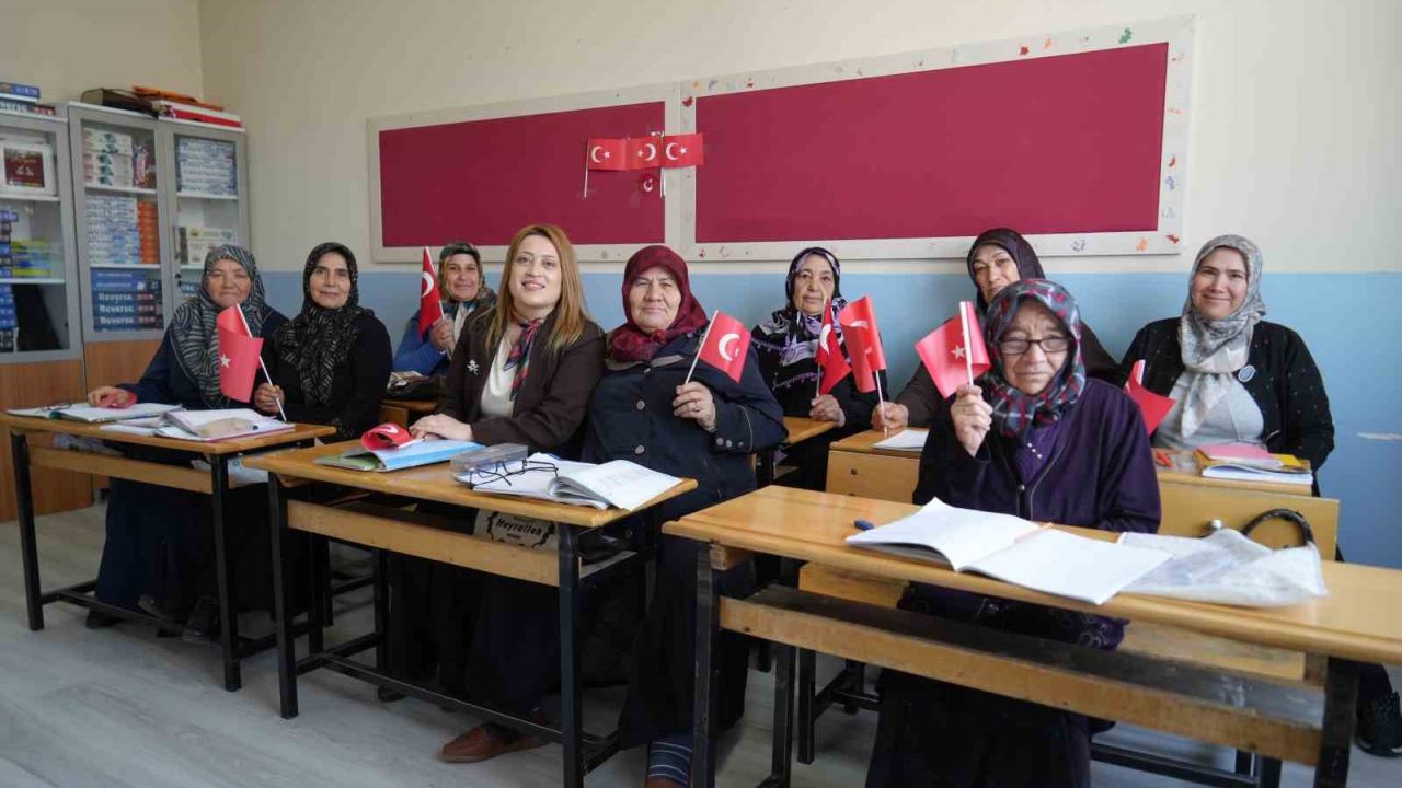 Niğde’de eğitimden uzak kalan kadınlar sıralara geri döndü