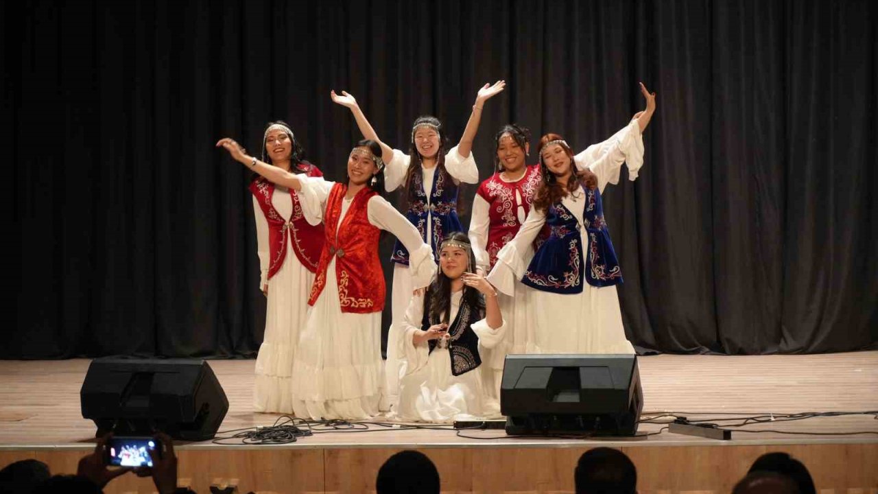Niğde’deki Nevruz etkinliklerinde Türk dünyası ezgileri sahnelendi
