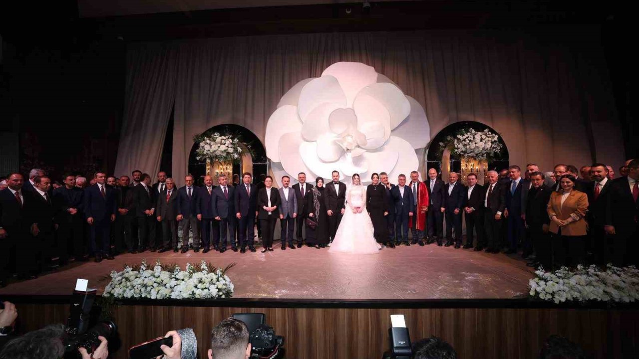 Nikah töreni siyaset camiasını bir araya getirdi