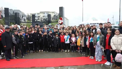 Nilüfer, 23 Nisan’ı Cumhuriyet Meydanı’nda kutladı