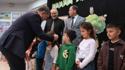 Ödemiş’te minik öğrencilere kitap kurdu madalyası
