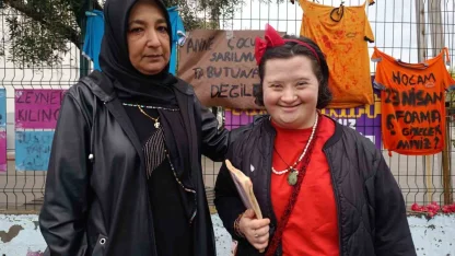 Öğretmen Ayla Kara’nın yakınları okulda dua etti