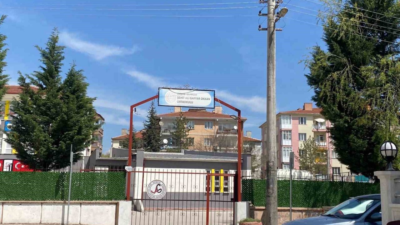 Okul çevresindeki ‘şüpheli’ ekipleri harekete geçirdi