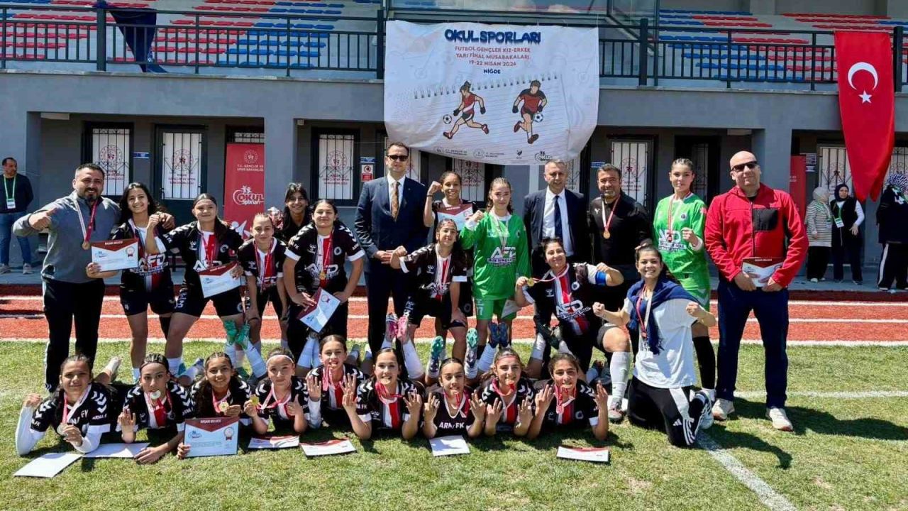 Okul Sporları Futbol Gençler Yarı Final Müsabakaları tamamlandı