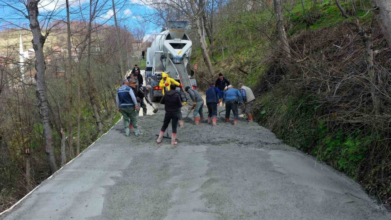 Ordu’da beton yol çalışmaları devam ediyor