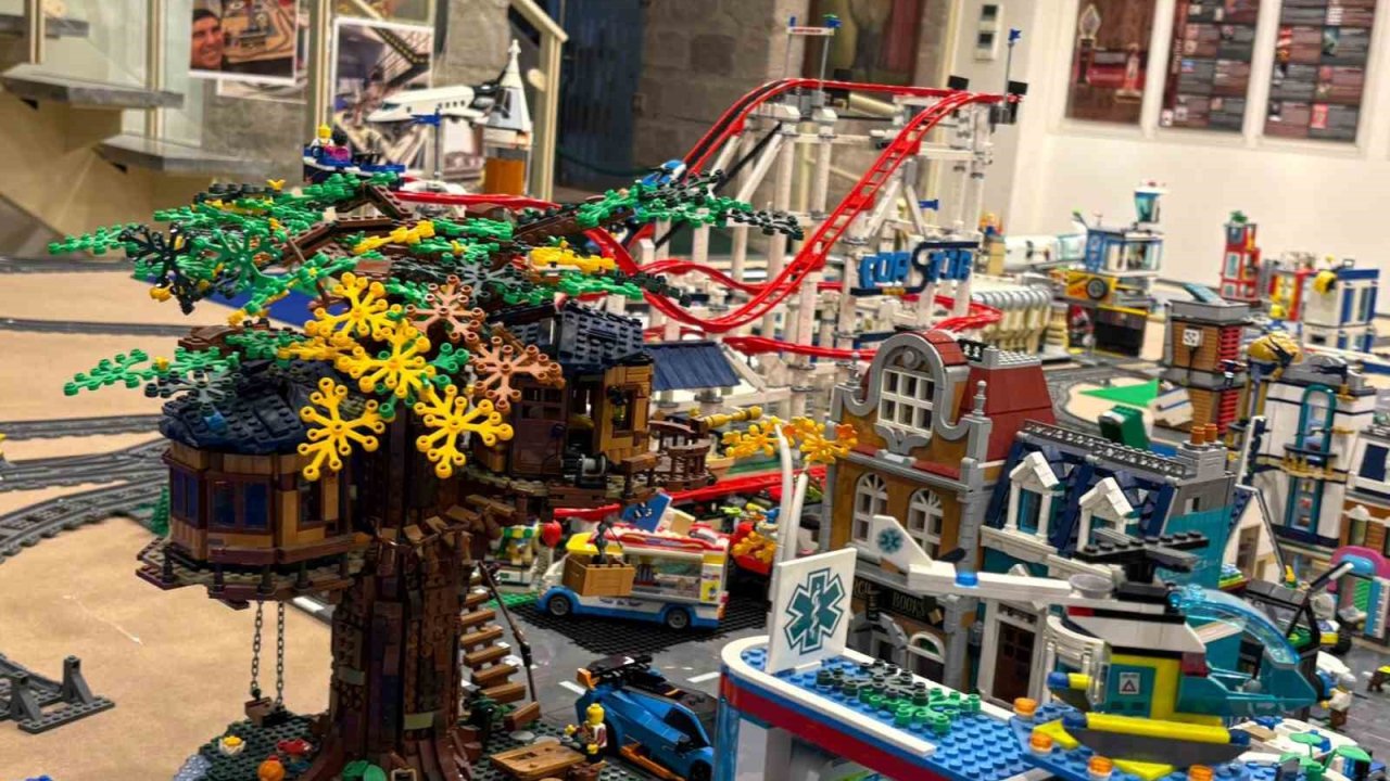 Ortaokul öğrencisi olan Batu’nun lego şehri müzede sergileniyor