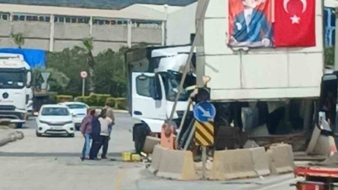 Osmaniye’de kontrolden çıkan tır gişeye çarptı: 1 yaralı