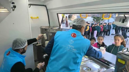 Osmaniye’de öğrencilere sıcak çorba ikramı