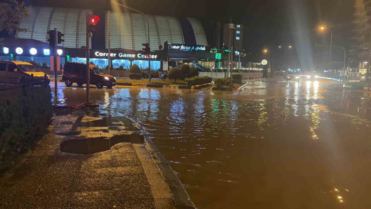 Osmaniye’de sağanak yağış hayatı olumsuz etkiledi