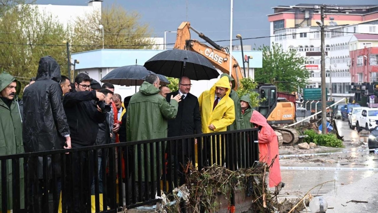 Osmaniye’de sel alarmı: 251 araç, bin 93 personel görevde