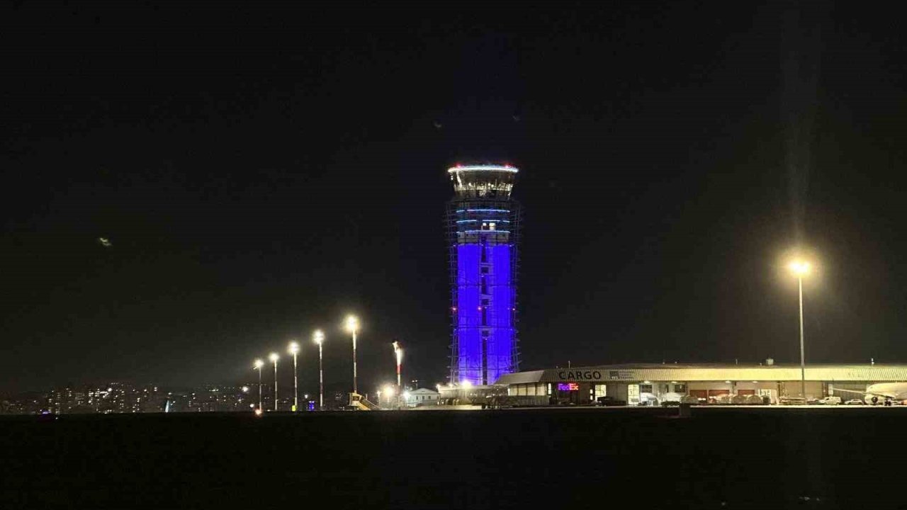 Otizm Farkındalık Günü’nde Sabiha Gökçen Havalimanı kulesi maviye büründü