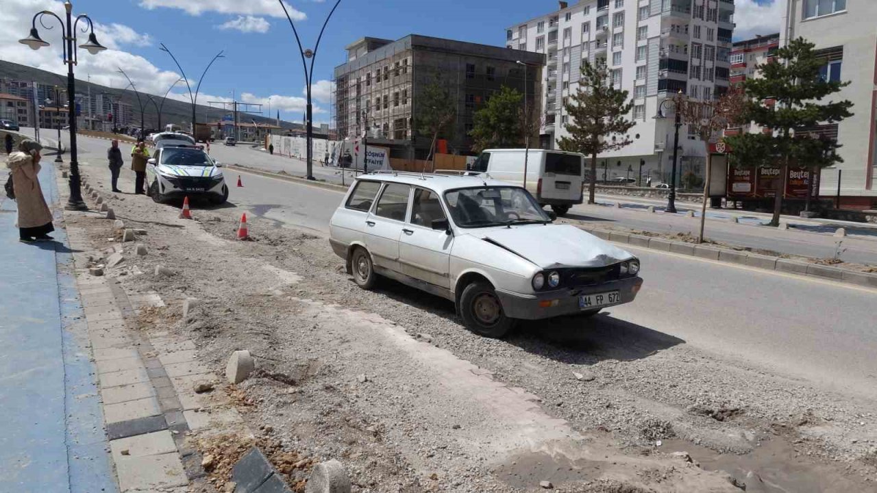 Otomobil ile kamyonet çarpıştı: 1 yaralı