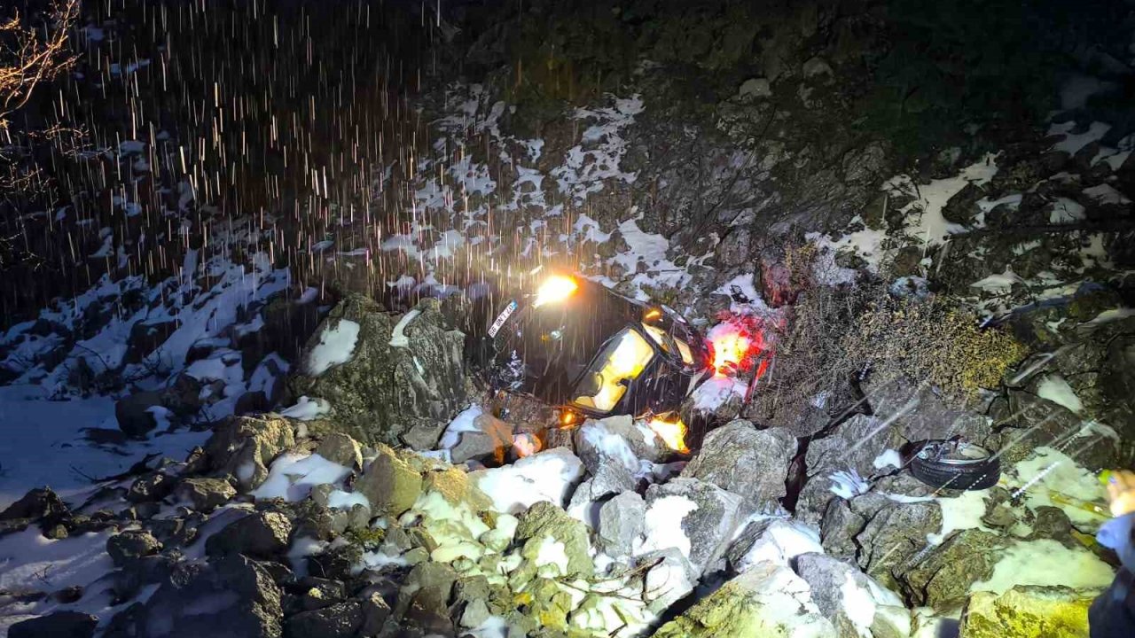 Otomobil şarampole yuvarlandı: 3 yaralı