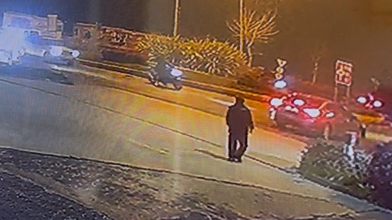 Otomobille çarpışan motosikletli yaralandı: Kaza anı kamerada