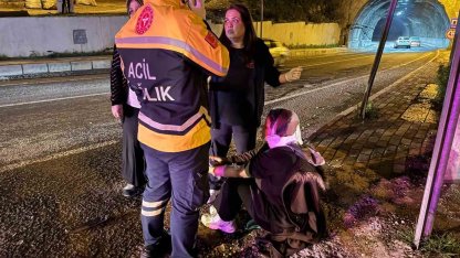 Otomobille çarpışan motosikletteki çift yaralandı