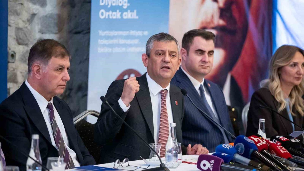 Özgür Özel’den Romanlara mecliste temsil ve bütçe sözü