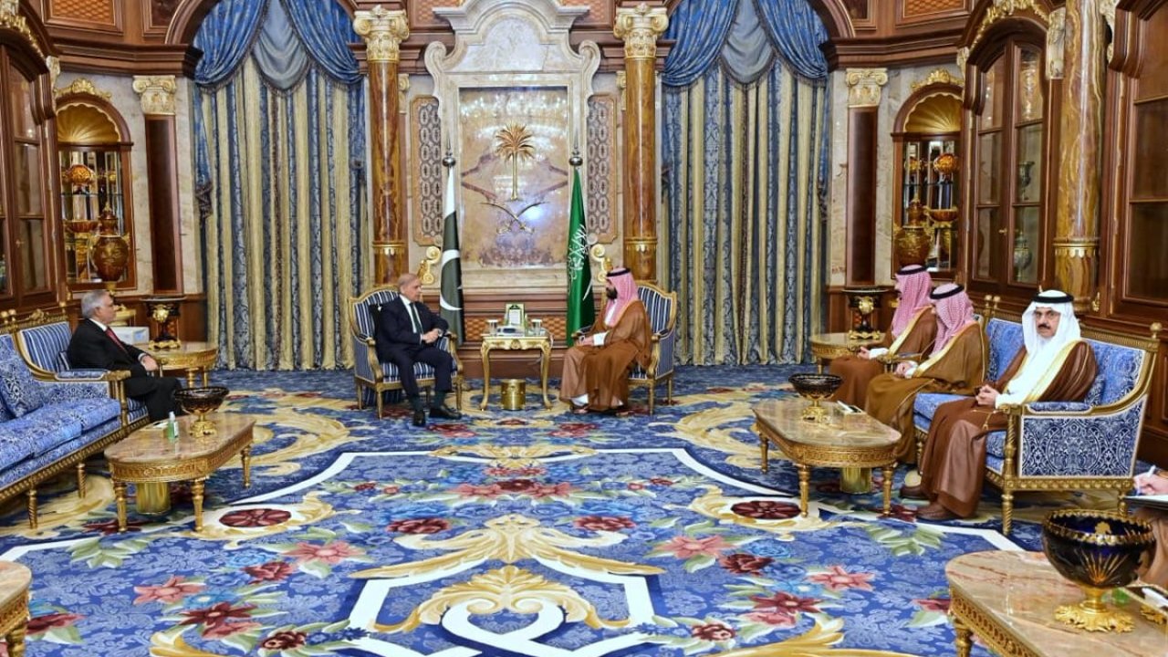 Pakistan Başbakanı Şerif, Suudi Arabistan Veliaht Prensi Selman ile görüştü