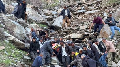 Pancar toplamaya gitti, kayalıklardan düşerek yaralandı