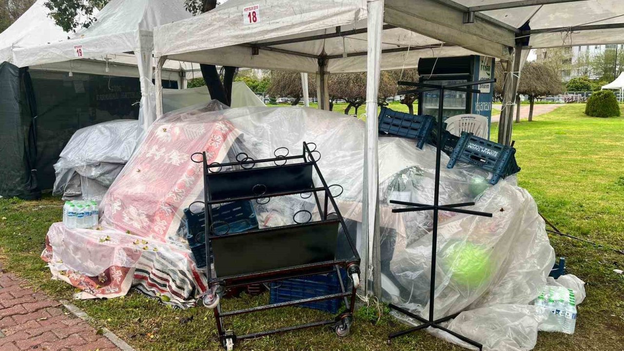 Portakal Çiçeği Karnavalı’na yağmur engeli